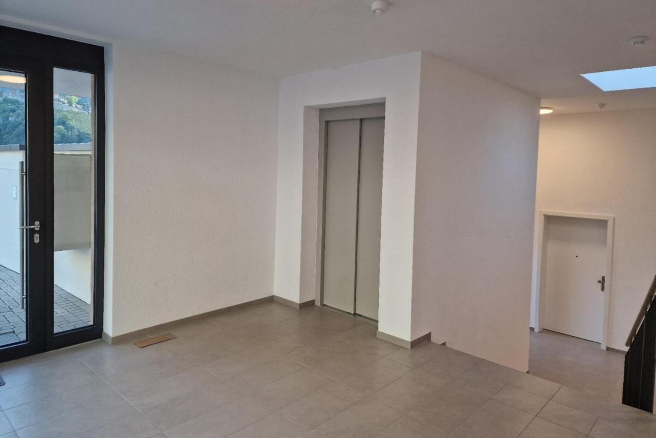Vivamosel: Appartement Mit Mosel & Burgblick - Balkon - Parken - Aufzug - Fahrradraum كوتشيم المظهر الخارجي الصورة