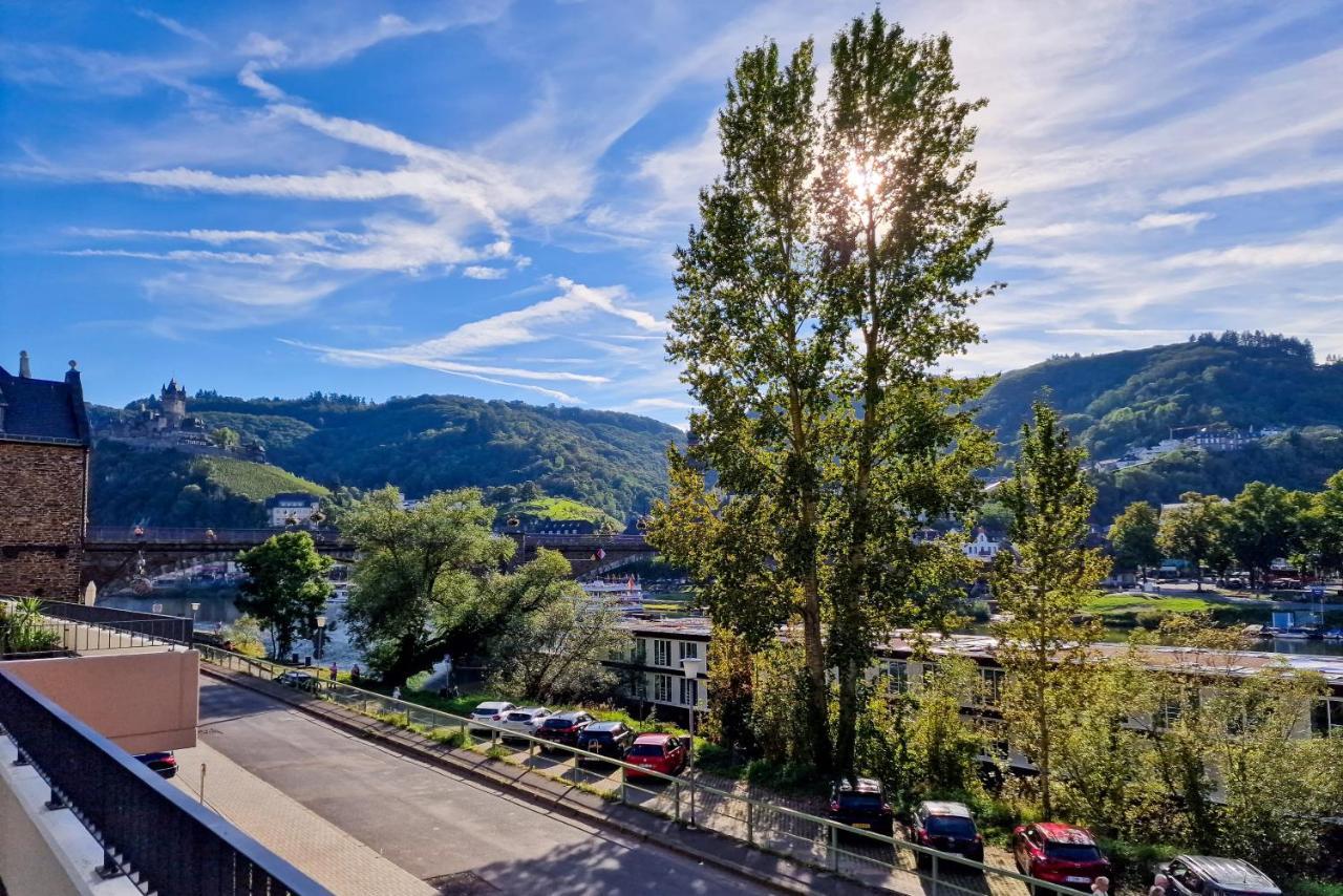 Vivamosel: Appartement Mit Mosel & Burgblick - Balkon - Parken - Aufzug - Fahrradraum كوتشيم المظهر الخارجي الصورة